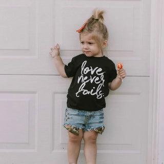 Love Never Fails Shirt Love Never Fails Girls Heart Shirts Girl Love T-Shirts Christian Tshirt Kids Slogan Vintage Grunge Tops